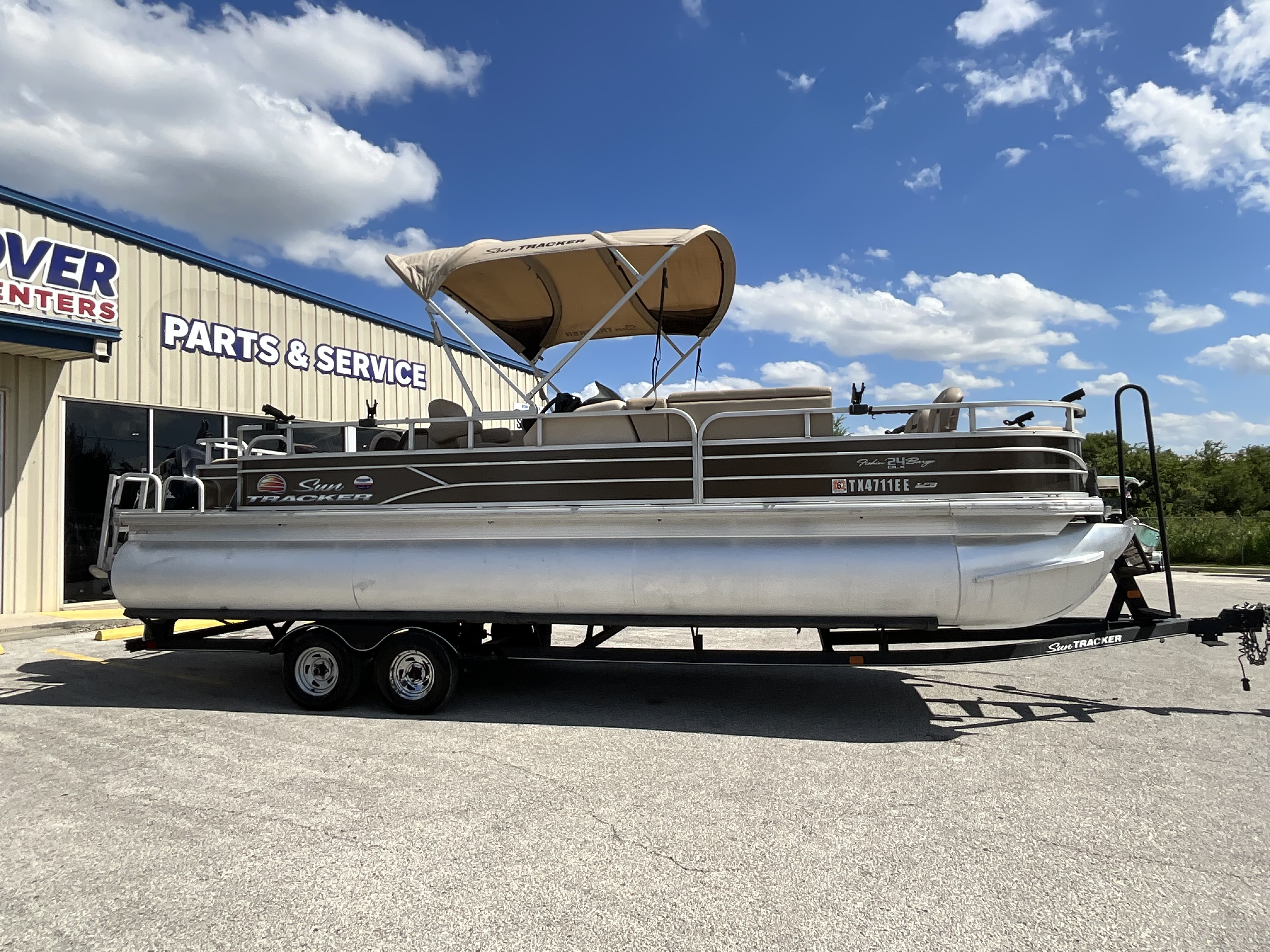 2018 TRACKER 2018 PARTY BARGE 24 XP3 - Image 3