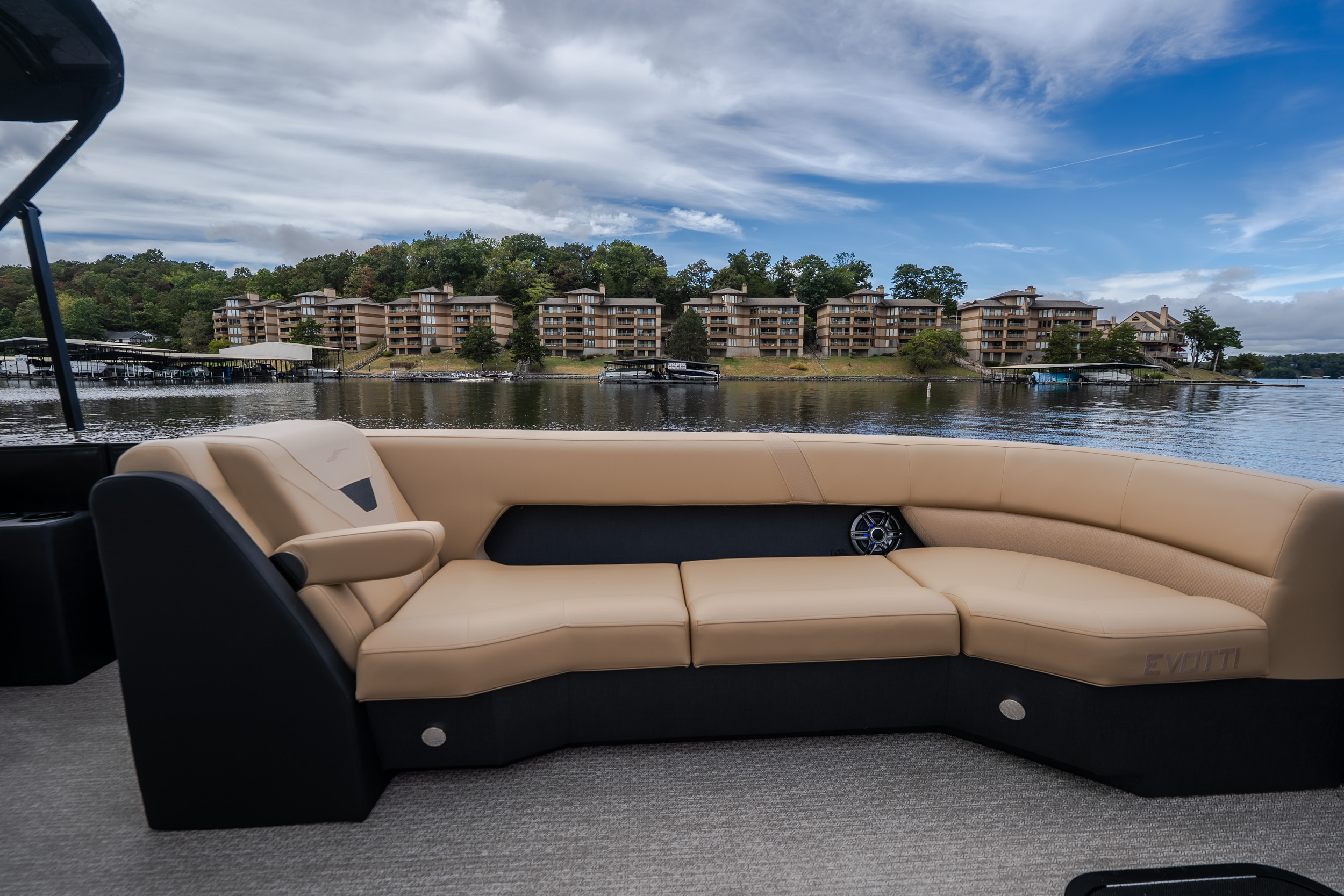 2026 Evotti 525 Quad Lounge - Image 17