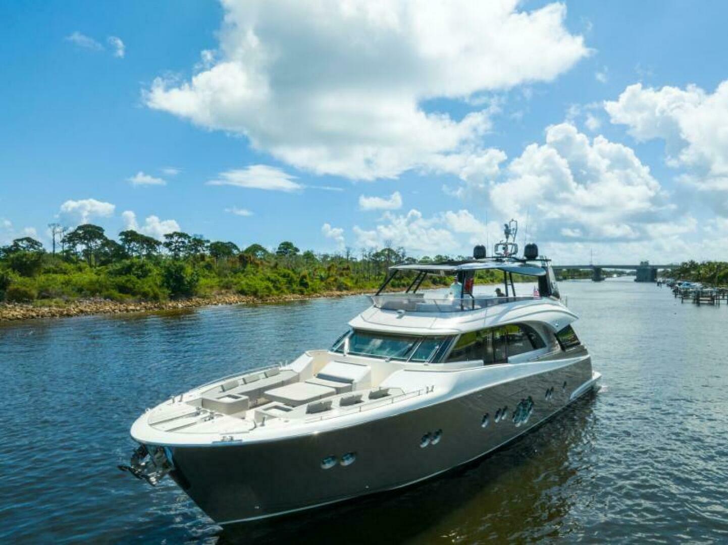 2015 Monte Carlo Yachts MCY86 - Image 4