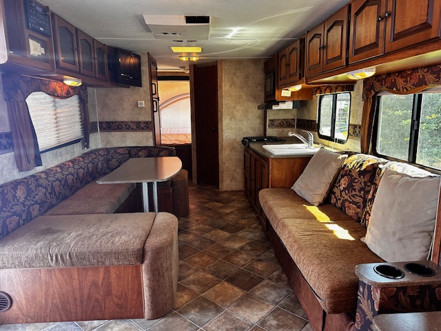 2011 KEYSTONE RV PASSPORT  EXP 235 - Image 16
