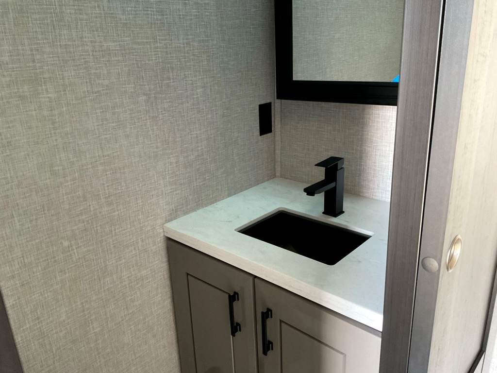2025 JAYCO PINNACLE 38 FLGS - Image 24