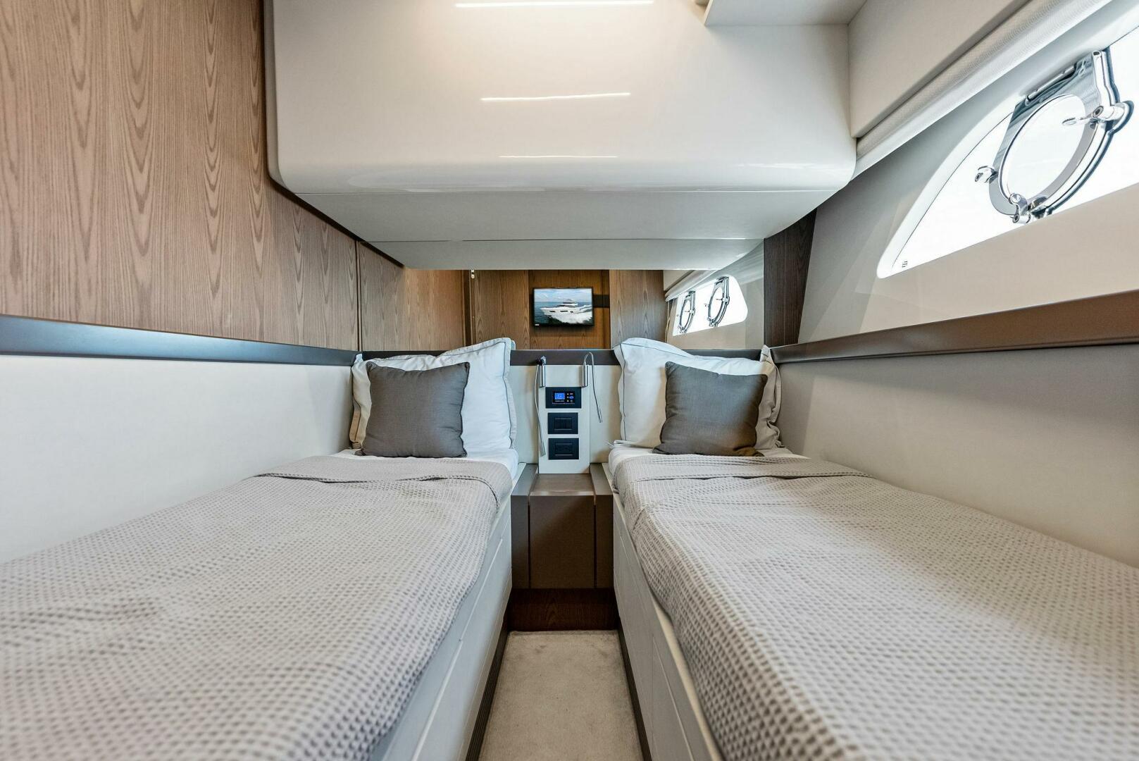 2018 Ferretti Yachts 800 - Image 41