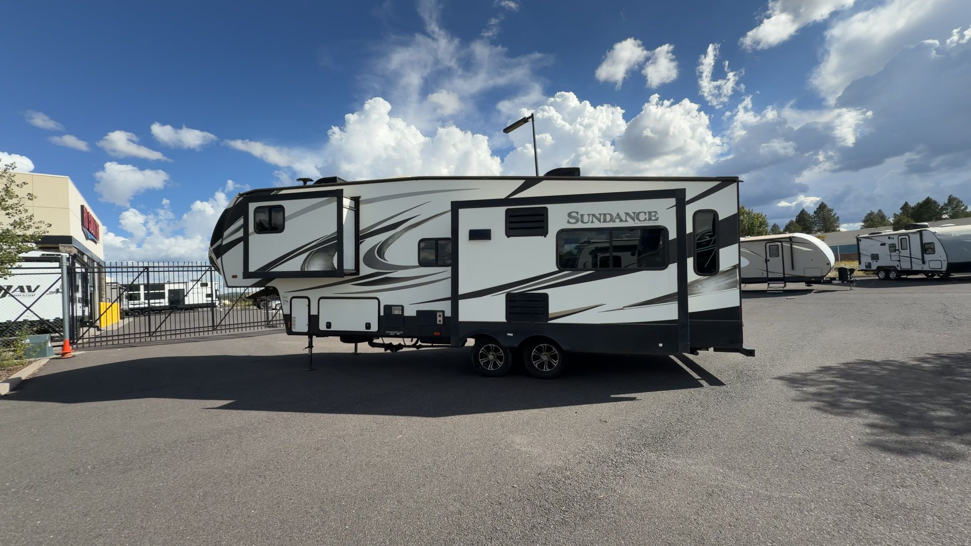 2018 Heartland Sundance XLT SD XLT 289 TS - Image 4