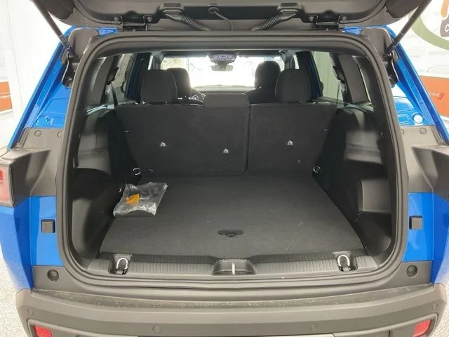 2026 Jeep Cherokee LAREDO 4X4 - Image 28