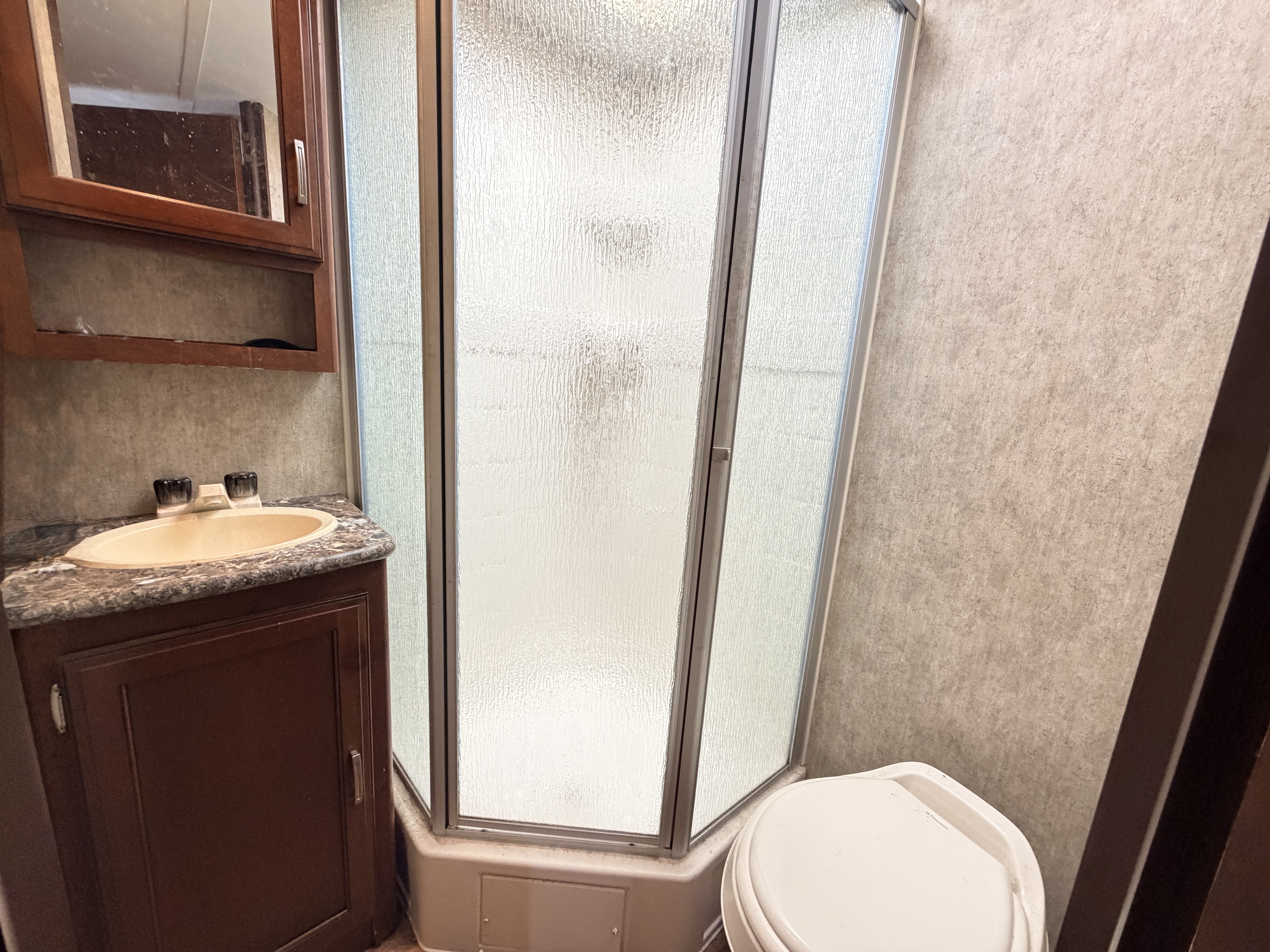 2015 Keystone PASSPORT GRAND TOURING 3180RE - Image 16