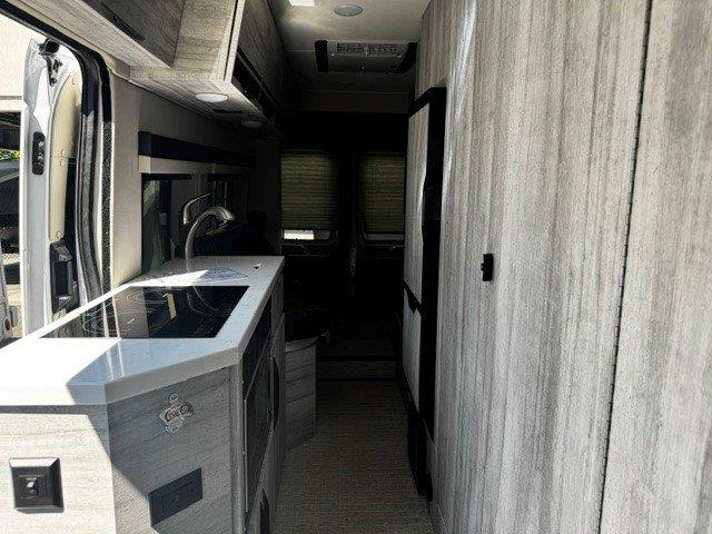 2027 Chinook Bayside RT - Image 12