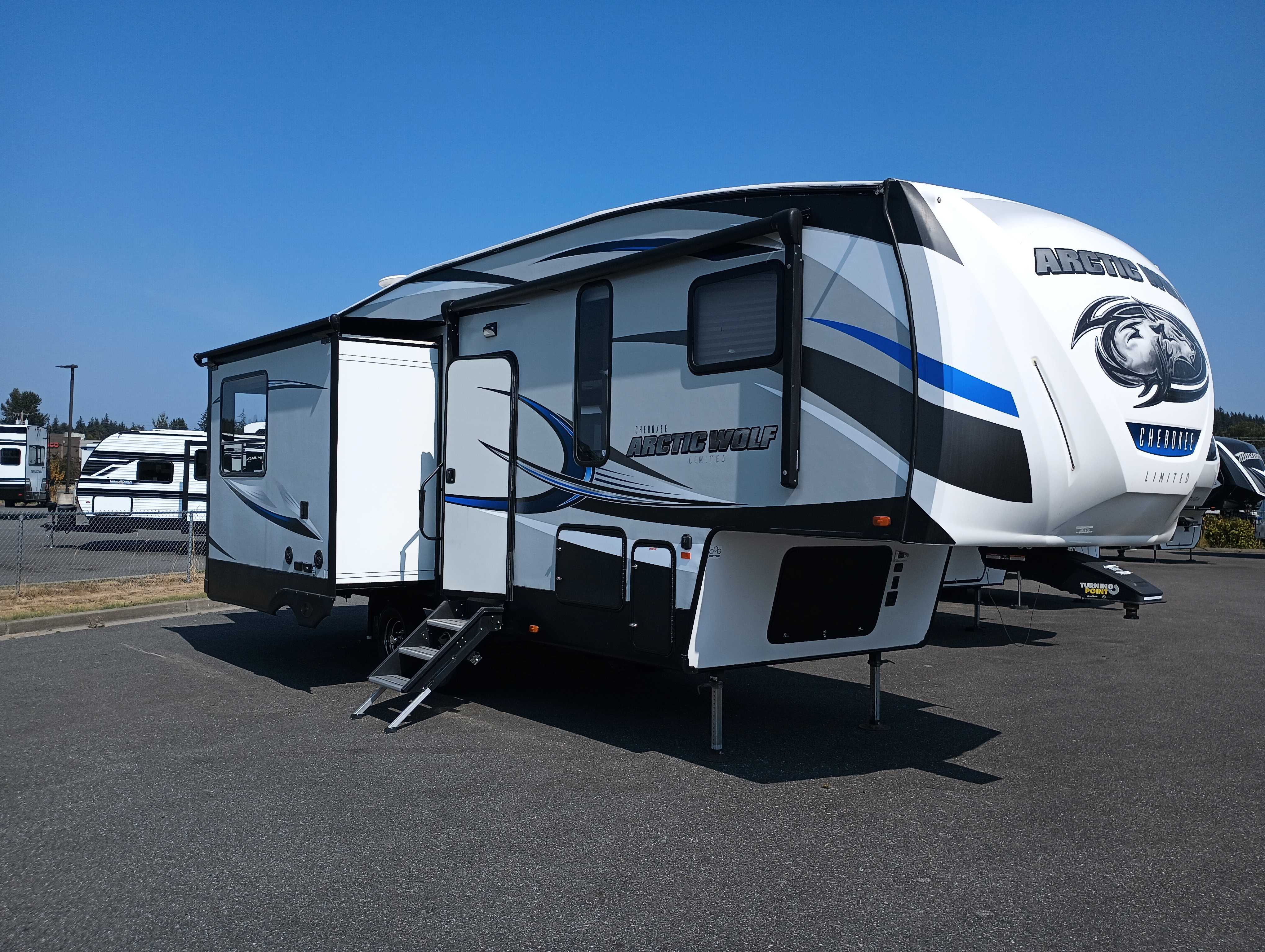 2018 Forest River Cherokee Arctic Wolf 285DRL4