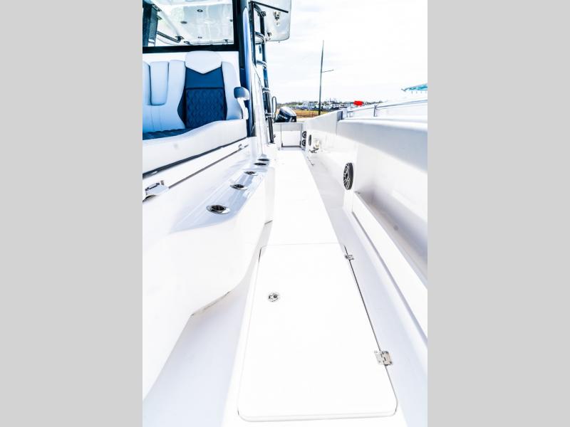 2024 Invincible 37 CATAMARAN - Image 13