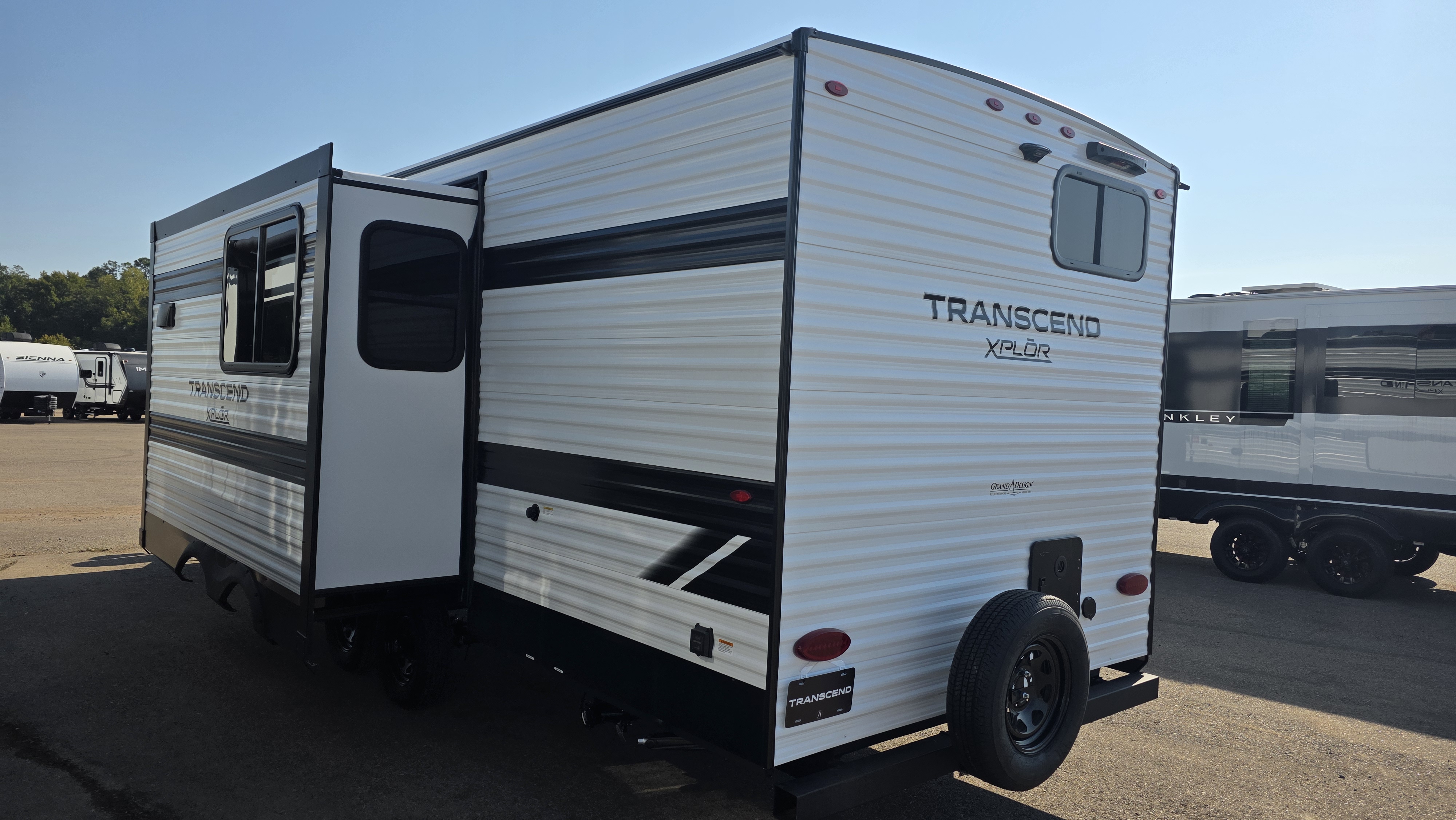 2027 GRAND DESIGN TRANSCEND 26BHX - Image 5