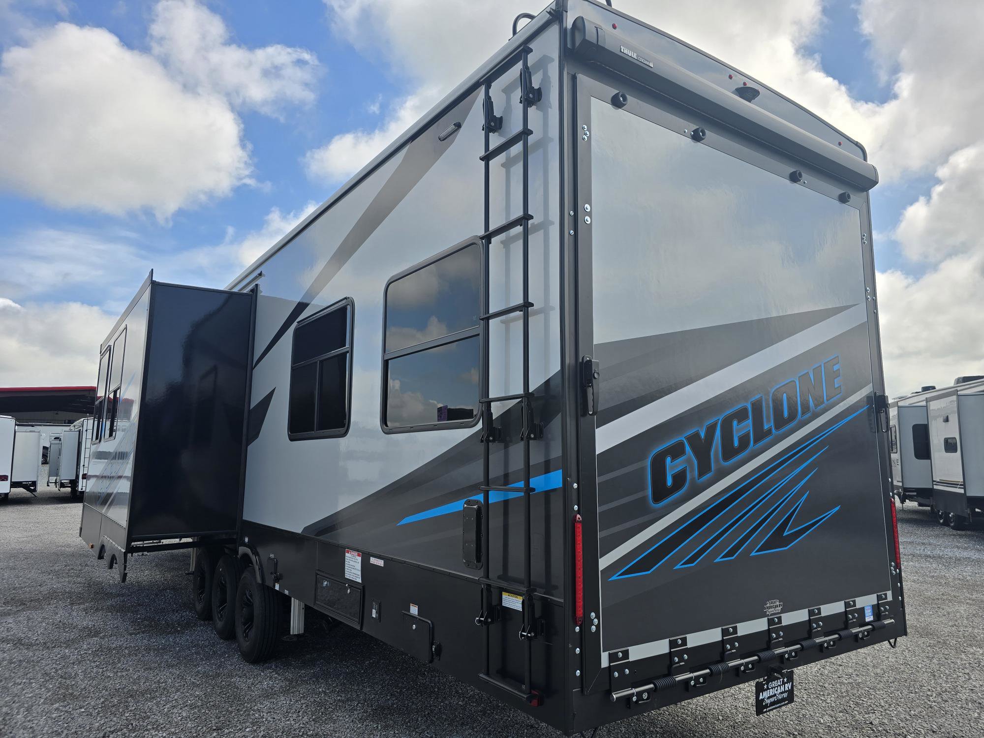2026 HEARTLAND CYCLONE 4008 - Image 4