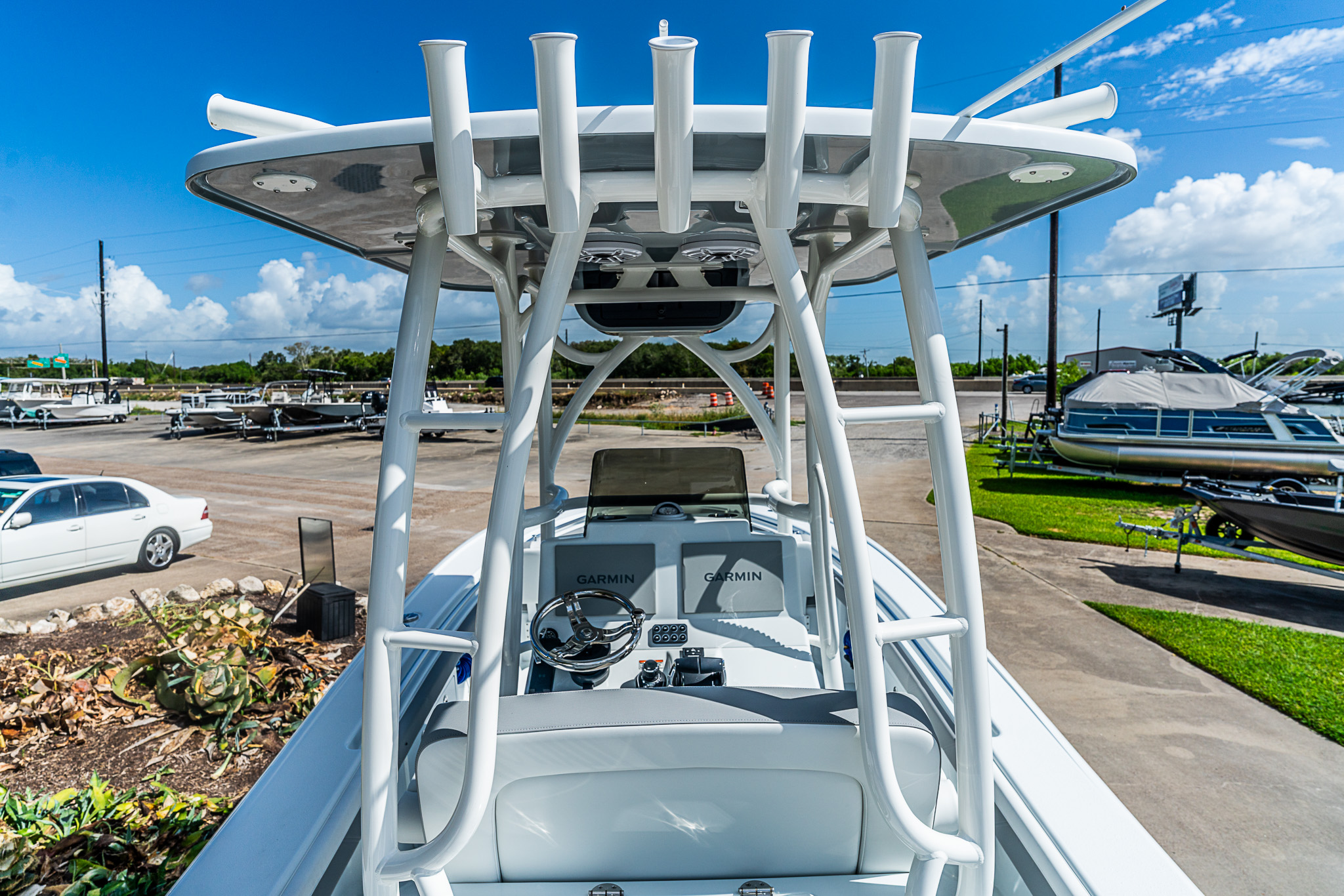 2027 YELLOWFIN 26 Hybrid Base - Image 7