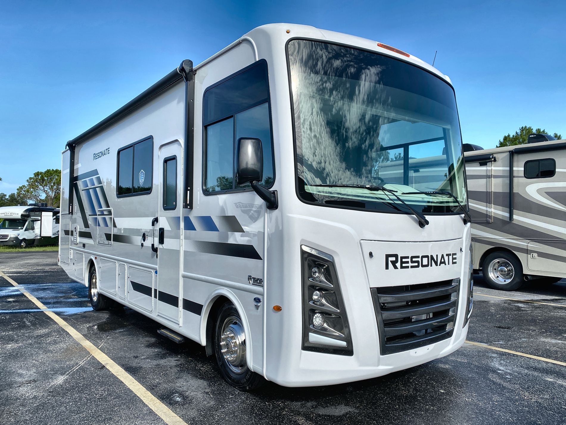 2026 Thor Motor Coach Resonate
