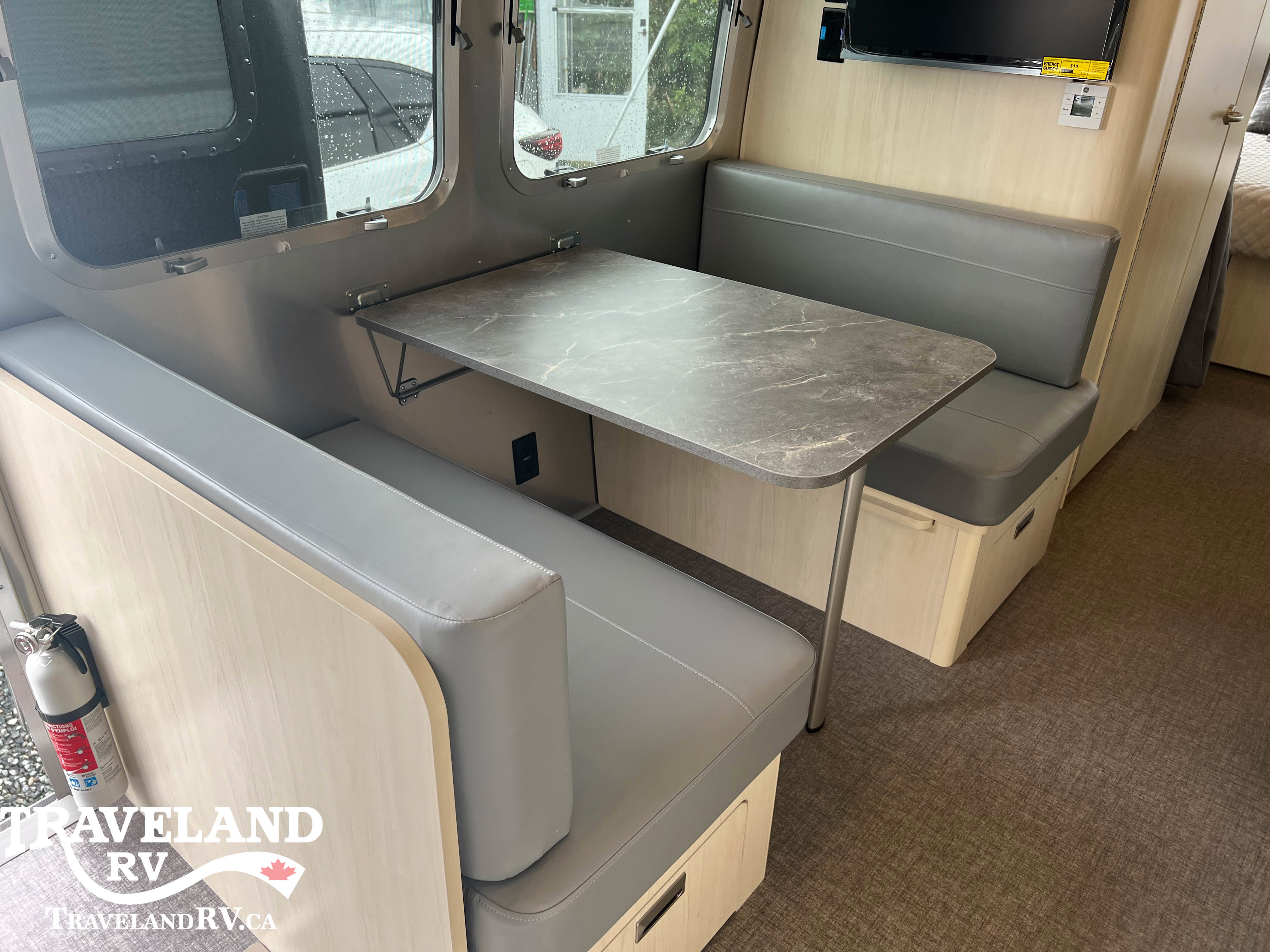 2025 Airstream Flying Cloud 28RB - Image 11