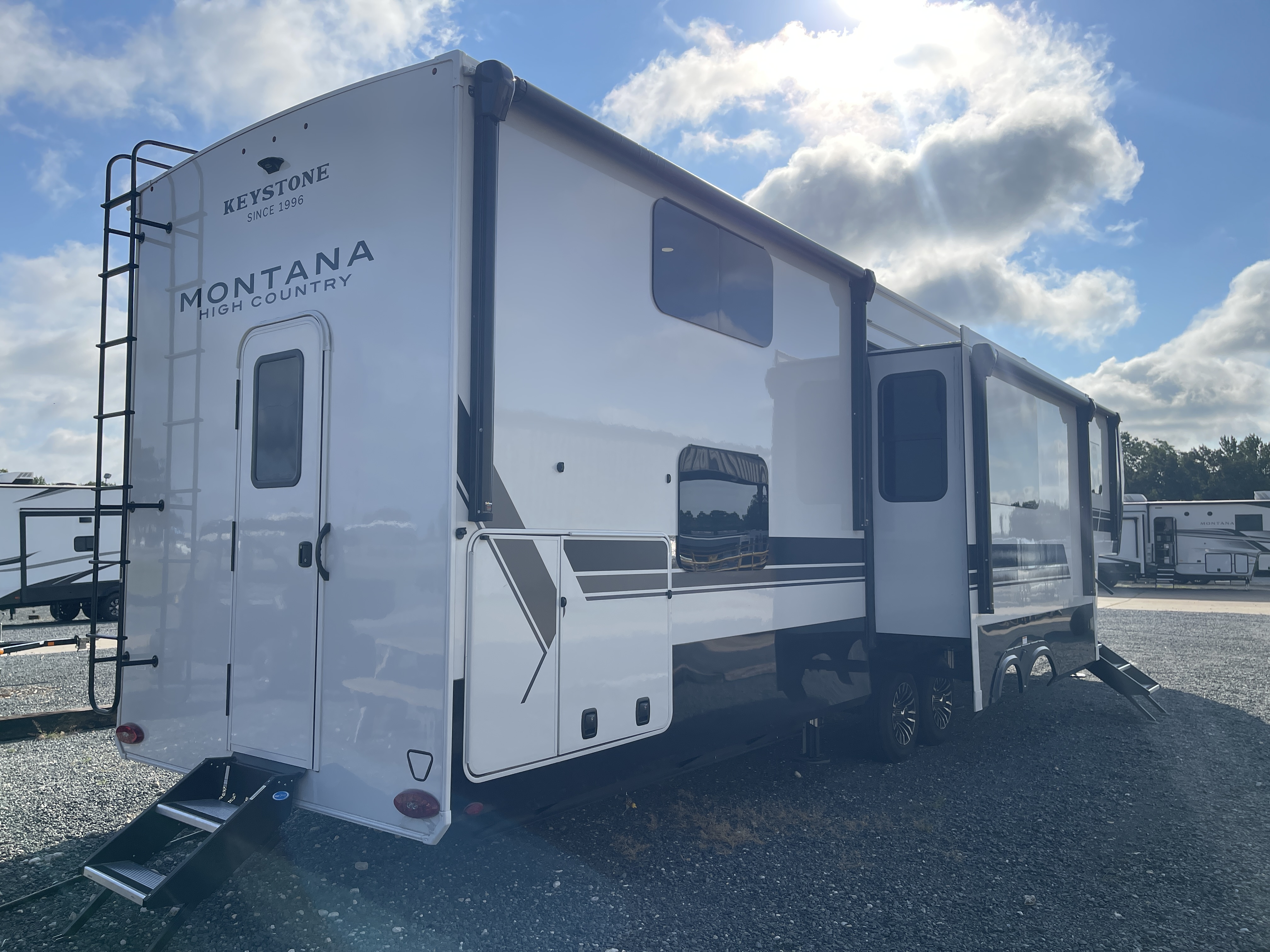 2027 Keystone MONTANA HIGH COUNTRY 391TB - Image 7