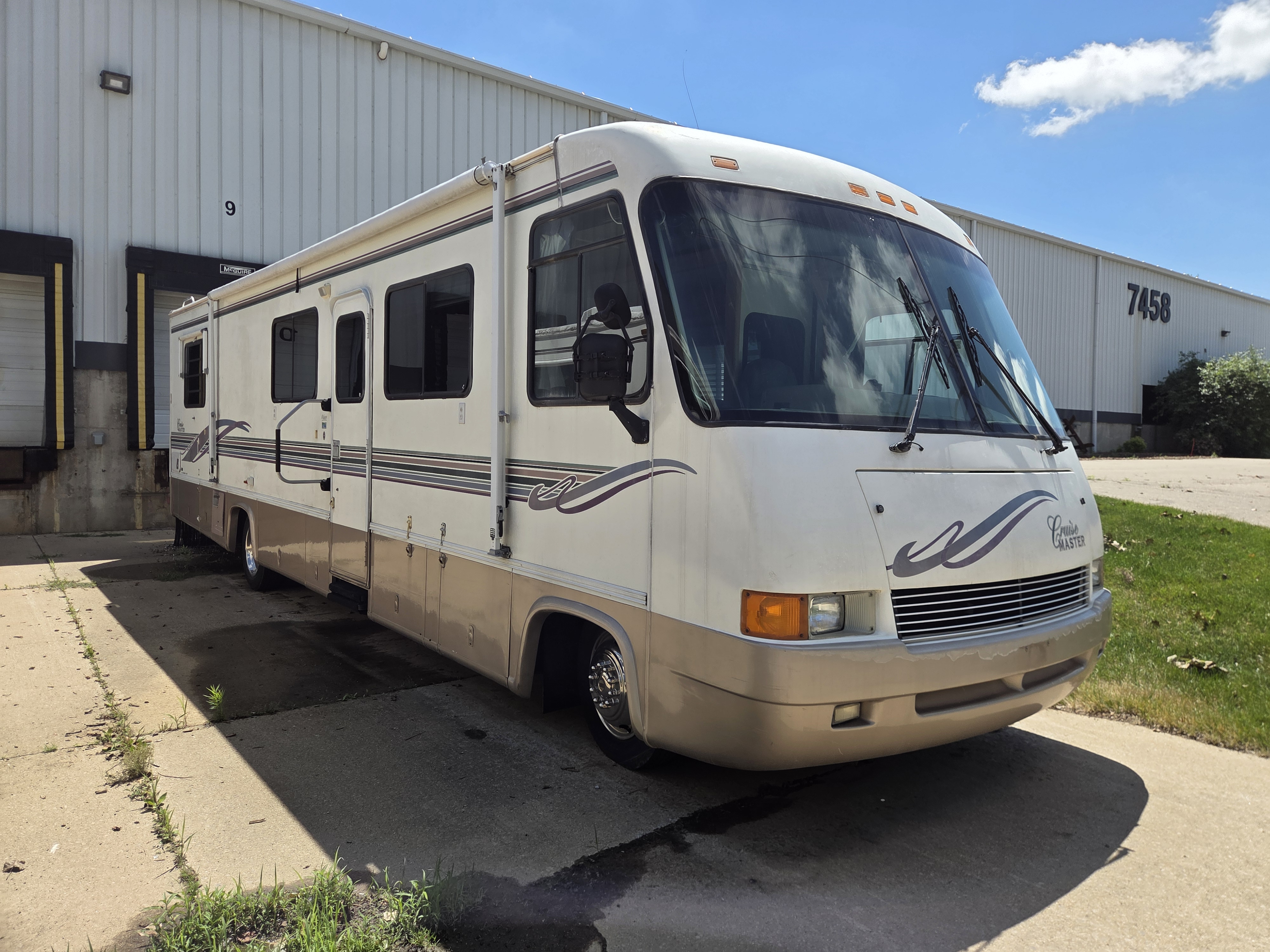 1997 Georgie Boy Cruise Master 3415 - Image 1