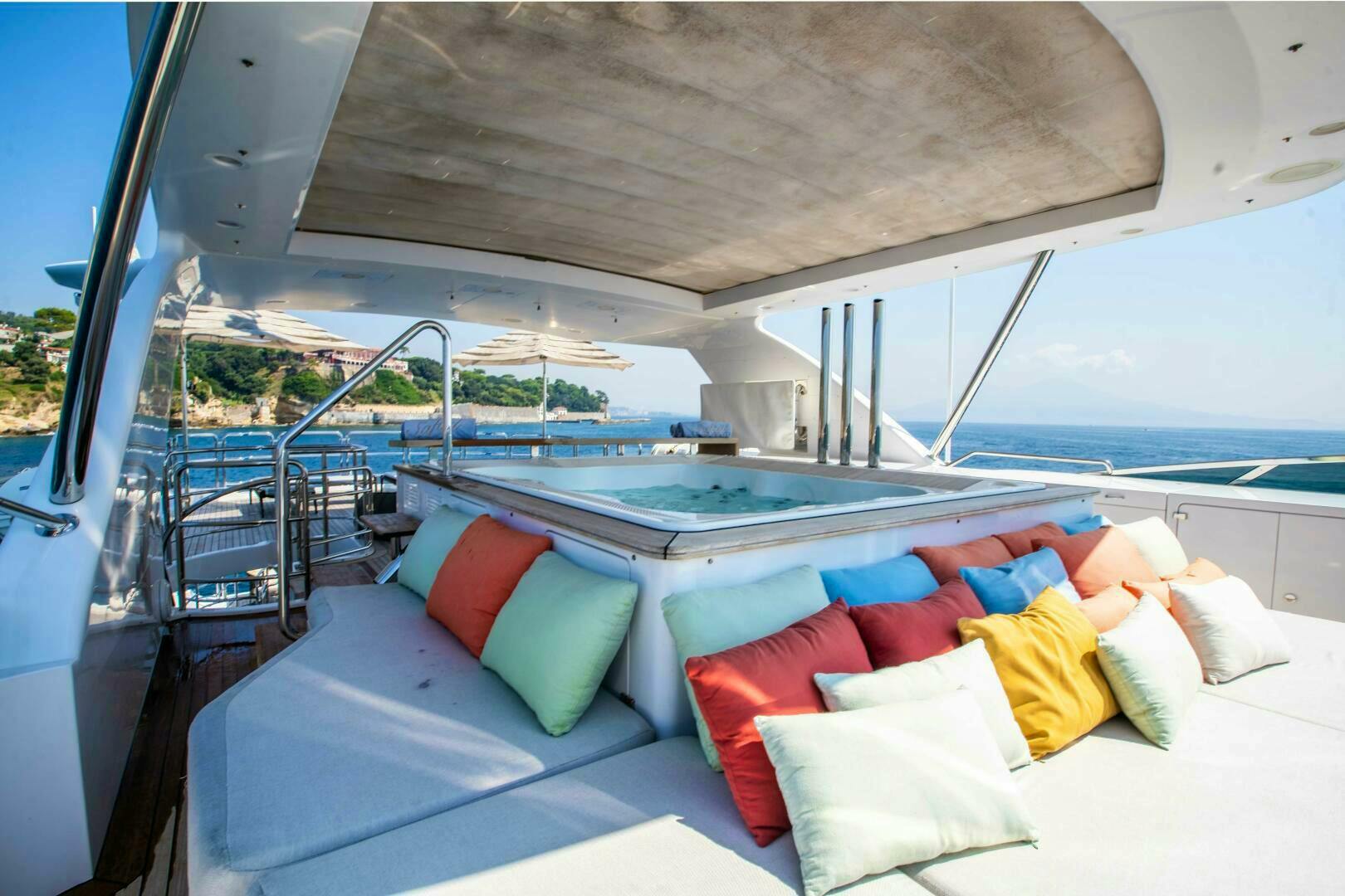 2015 Benetti Benetti Classic 121 - Image 15