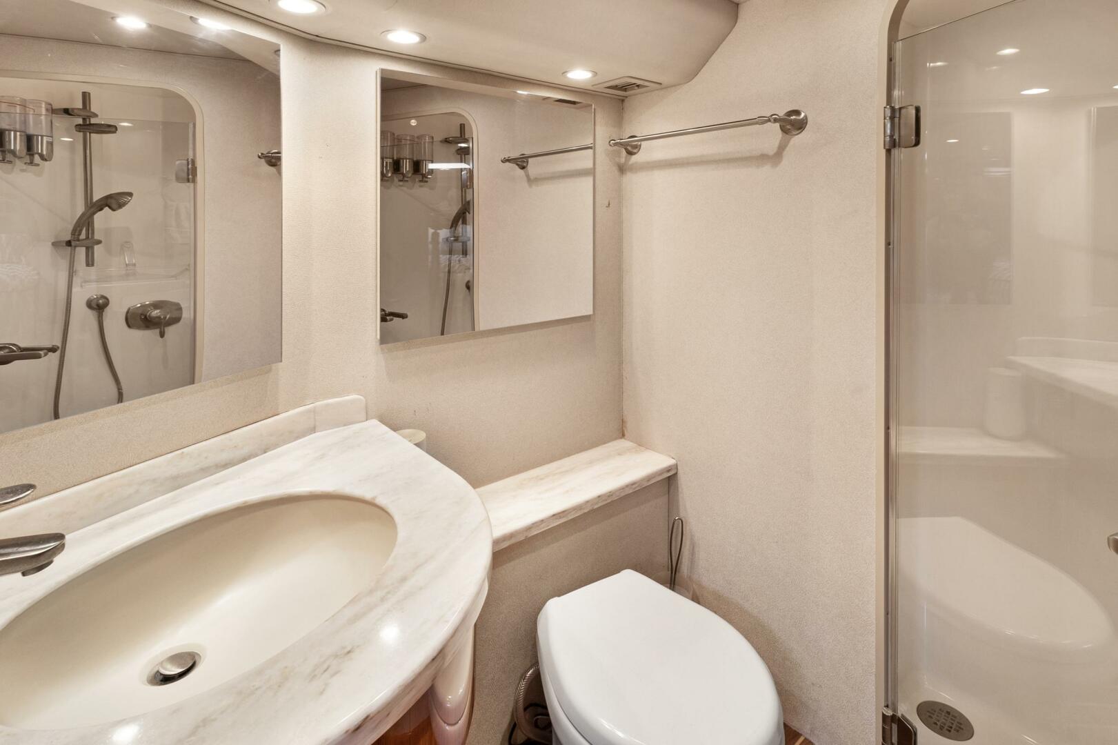 2015 Viking 46 Convertible - Image 14