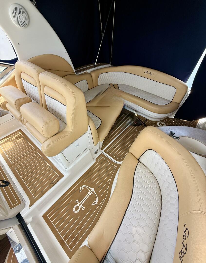 2004 Sea Ray 320 Sundancer - Image 9