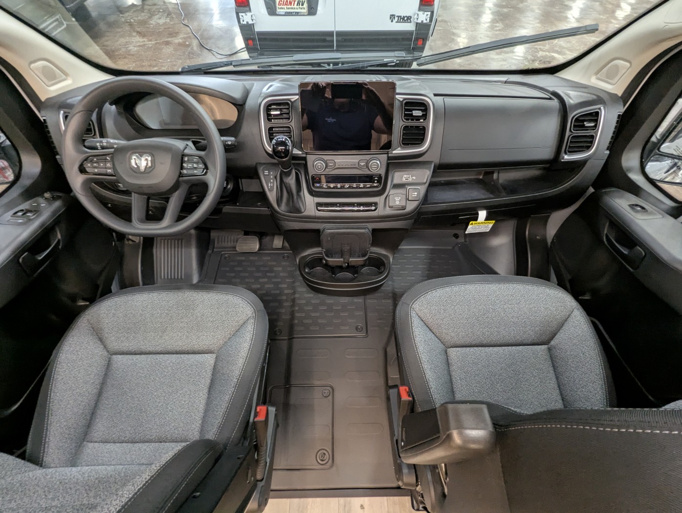 2027 Thor Motor Coach Rize Sport 18M - Image 14
