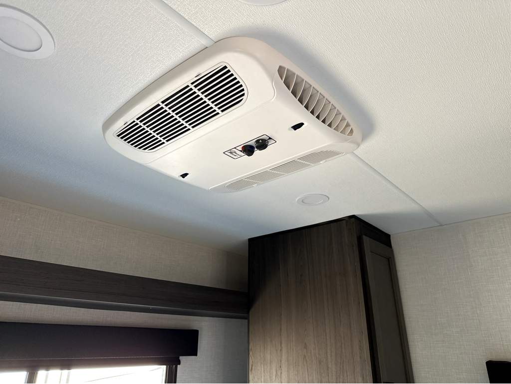 2026 VENTURE RV SPORTTREK 251VFK - Image 21