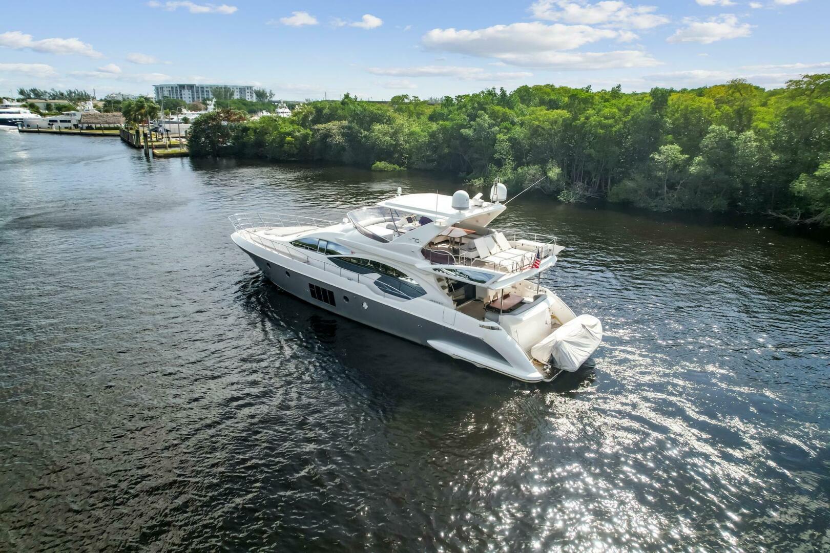 2013 Azimut 70 - Image 6