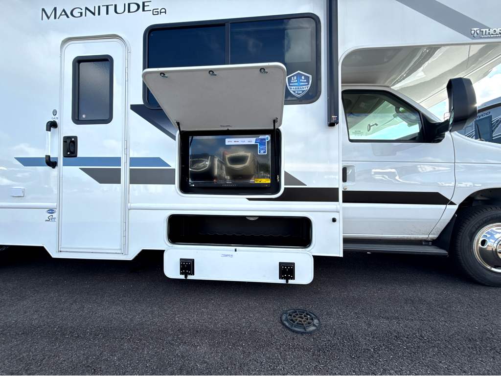 2027 THOR MOTOR COACH MAGNITUDE GA28 - Image 8