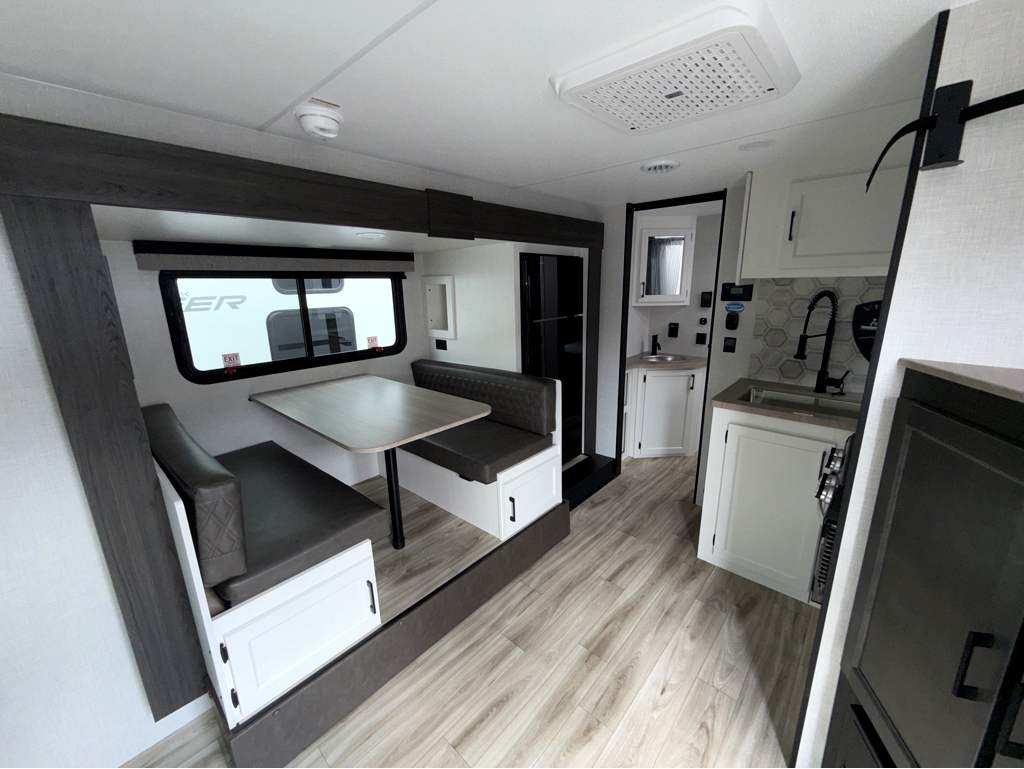 2026 VENTURE RV SPORTTREK STINGER 232VRL - Image 10