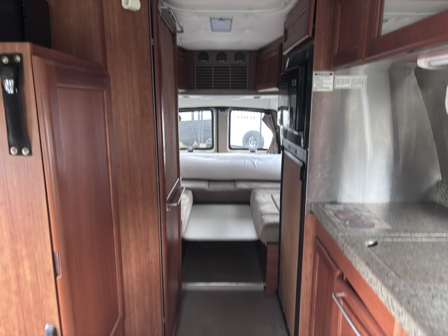 2008 Roadtrek Popular 210 - Image 9