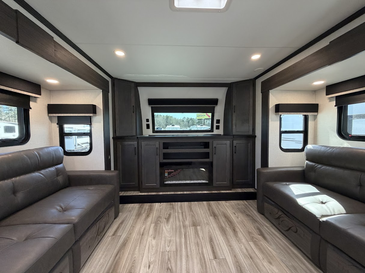 2026 VENTURE RV SPORTTREK 365VFL - Image 23