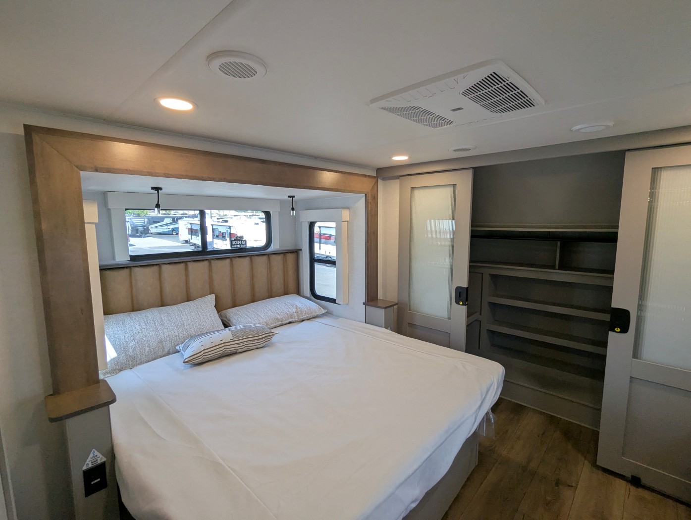 2025 Alliance RV Paradigm 375RD - Image 8