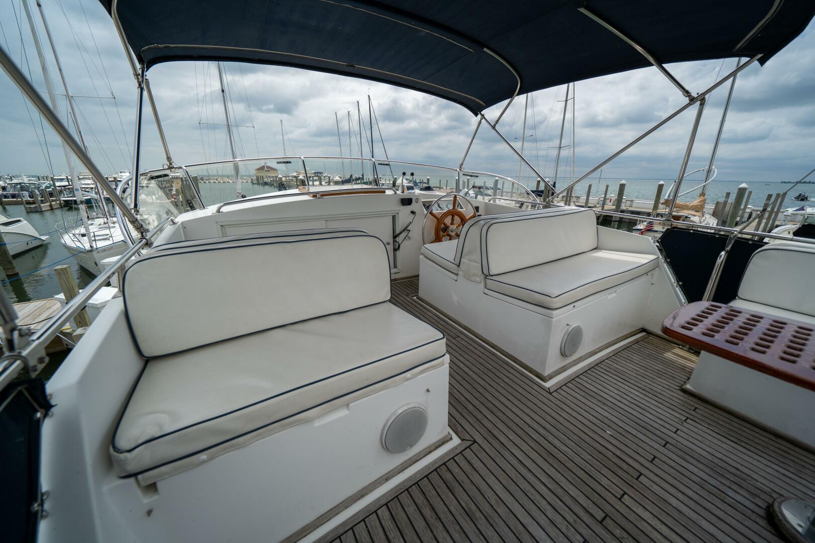 2001 Grand Banks 42 Classic - Image 15