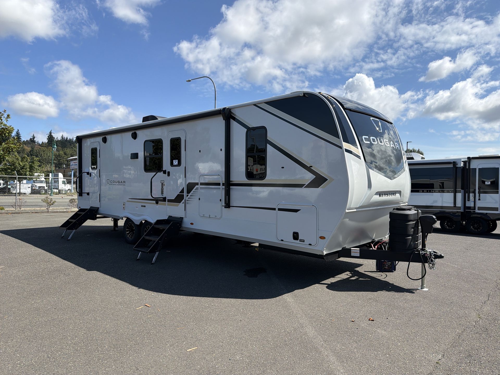 2027 Keystone Cougar Western Elevation 28BHWE