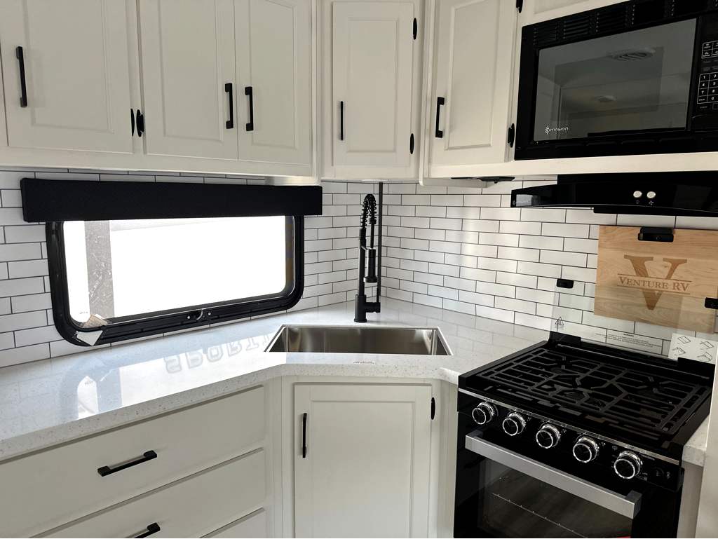 2026 VENTURE RV SPORTTREK 272VRK - Image 11