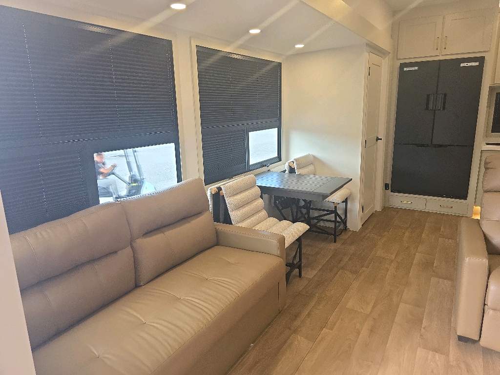 2027 GRAND DESIGN SOLITUDE 417KB - Image 6