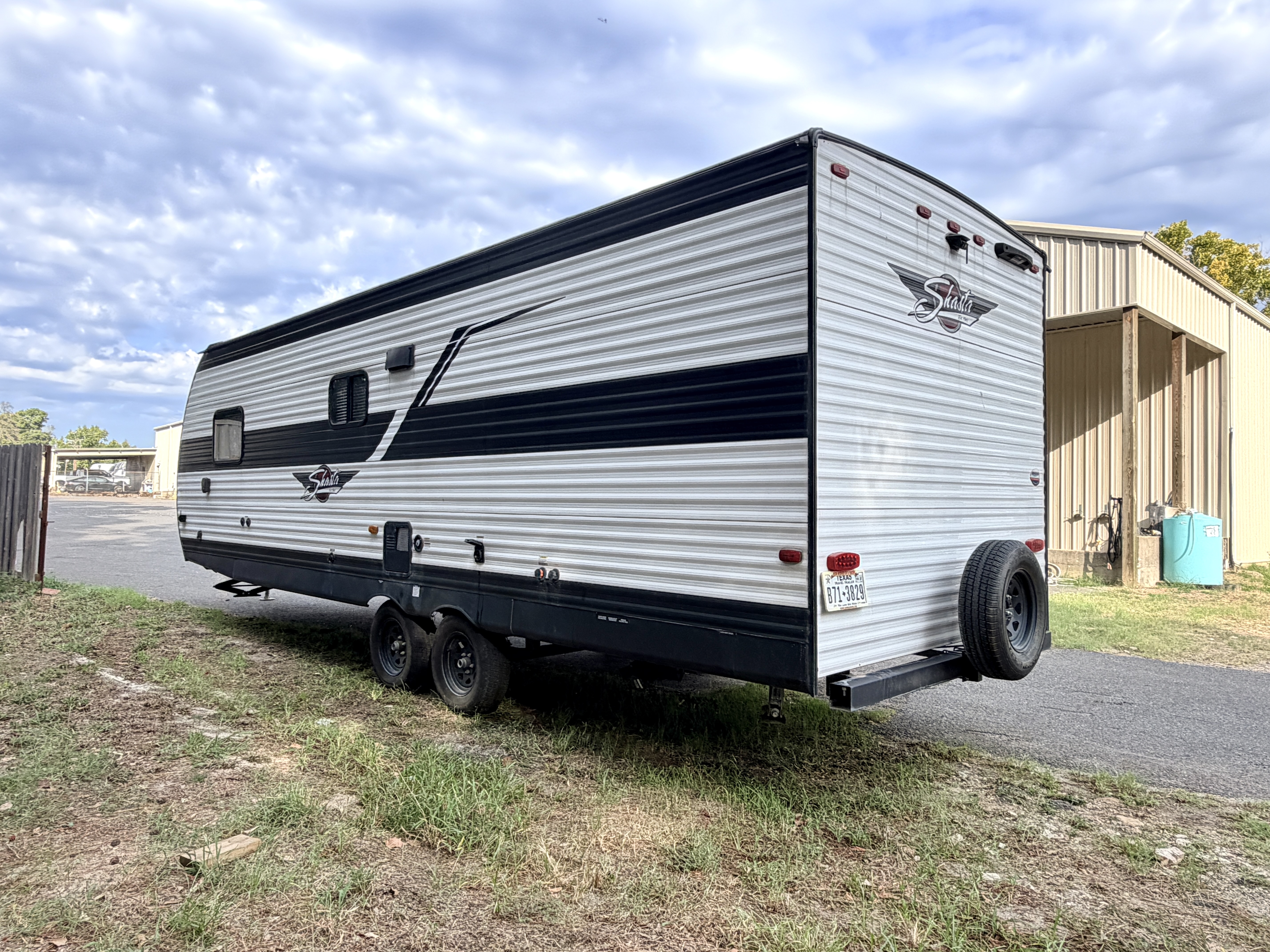 2024 Coachmen SHASTA 29BH - Image 4