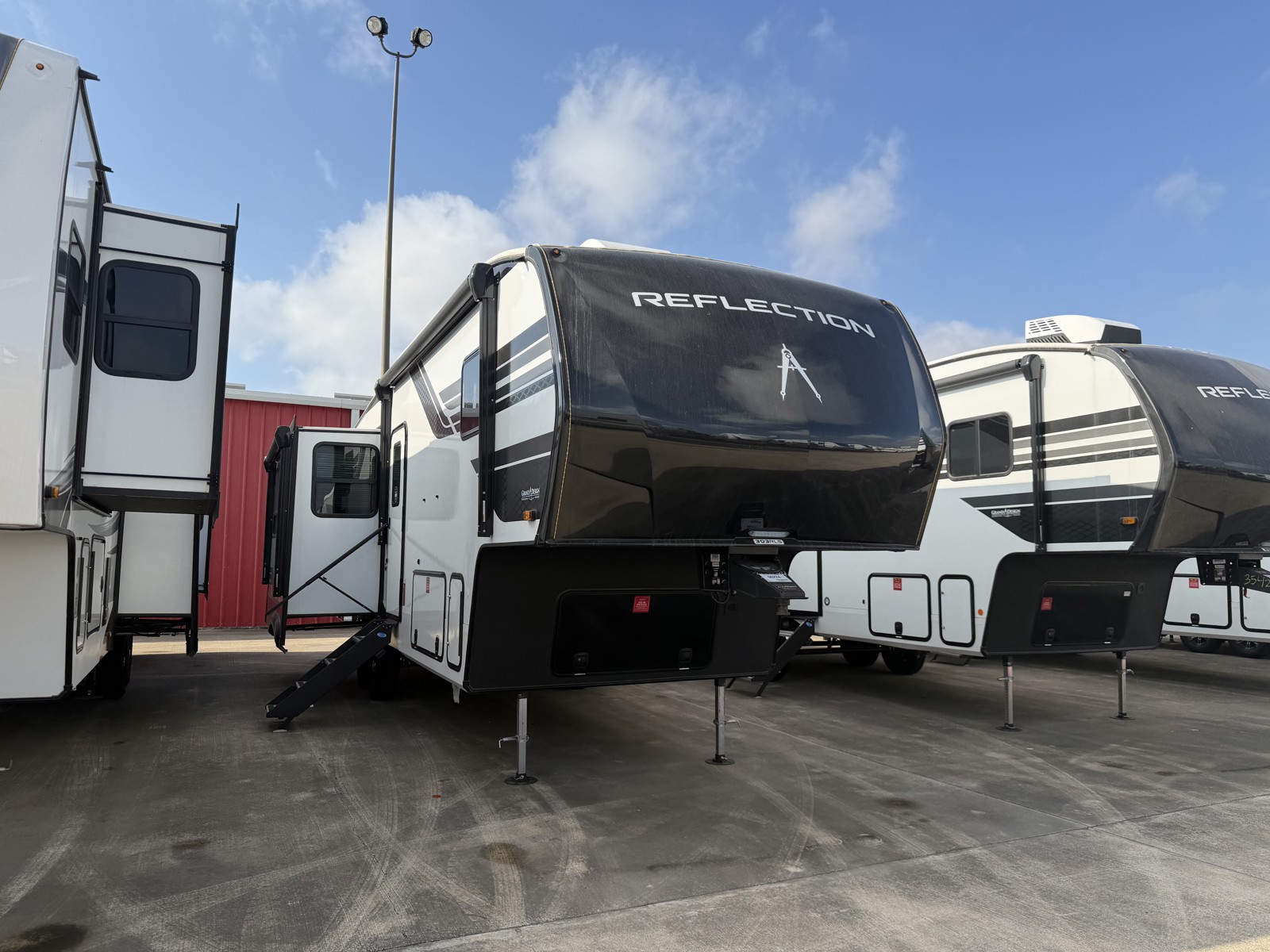 2026 GRAND DESIGN 303RLS - Image 1