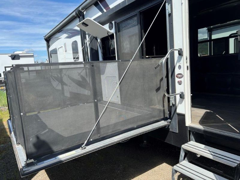 2016 Dutchmen Voltage 4150 - Image 23
