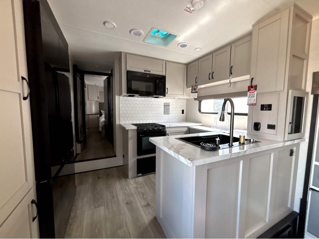 2026 JAYCO SEISMIC 413 - Image 17