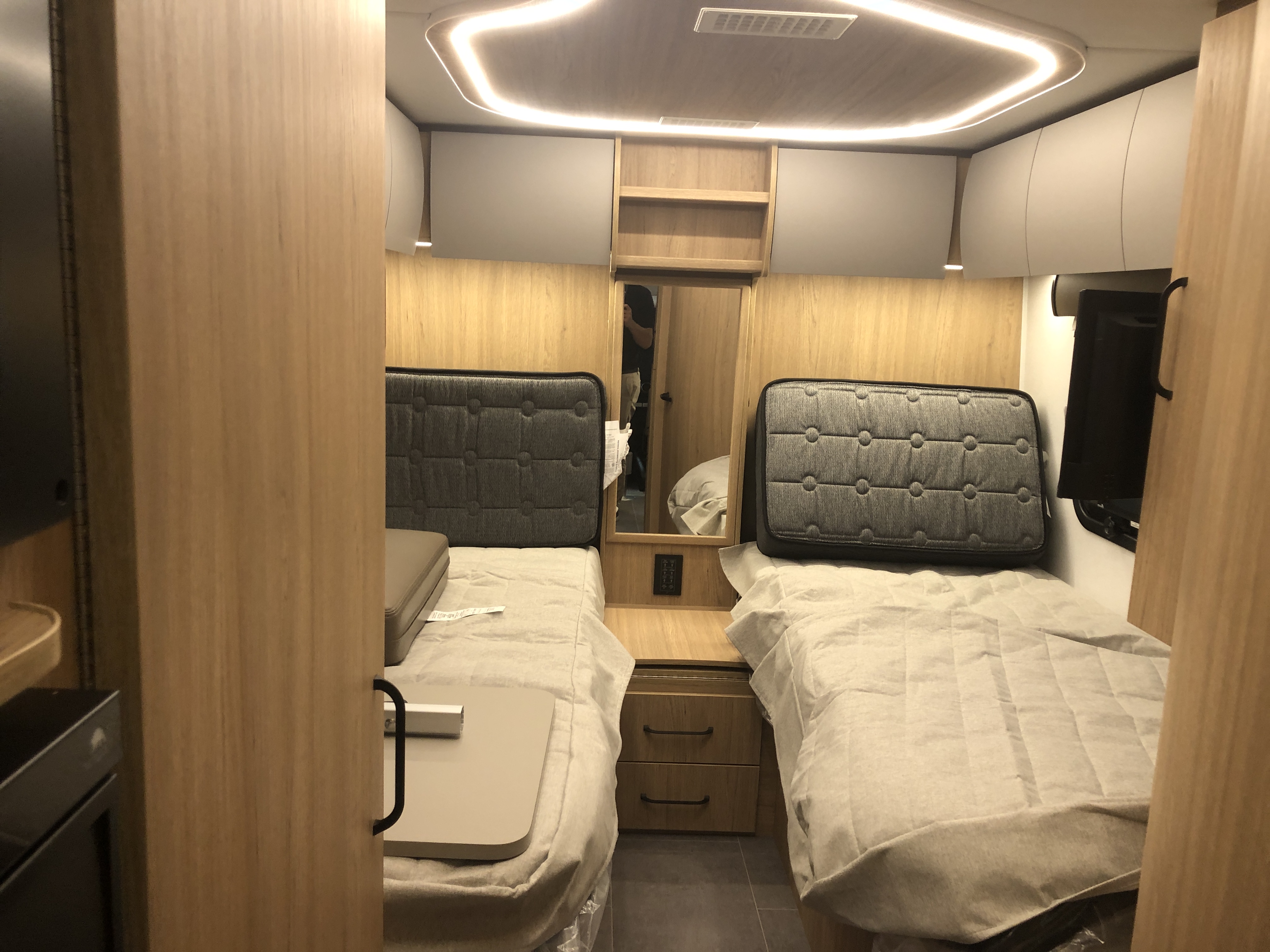 2026 Leisure Travel Unity U24TB - Image 5