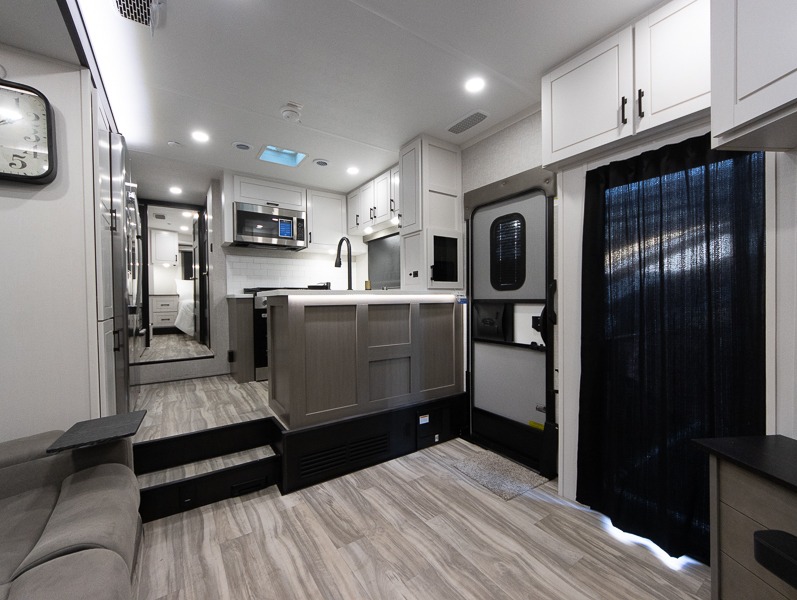 2025 Jayco Seismic Luxury Series 4113 - Image 10