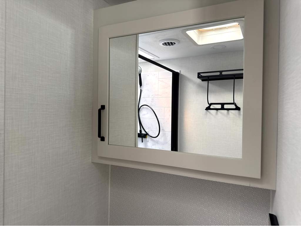 2027 VENTURE RV SPORTTREK 261VRL - Image 22
