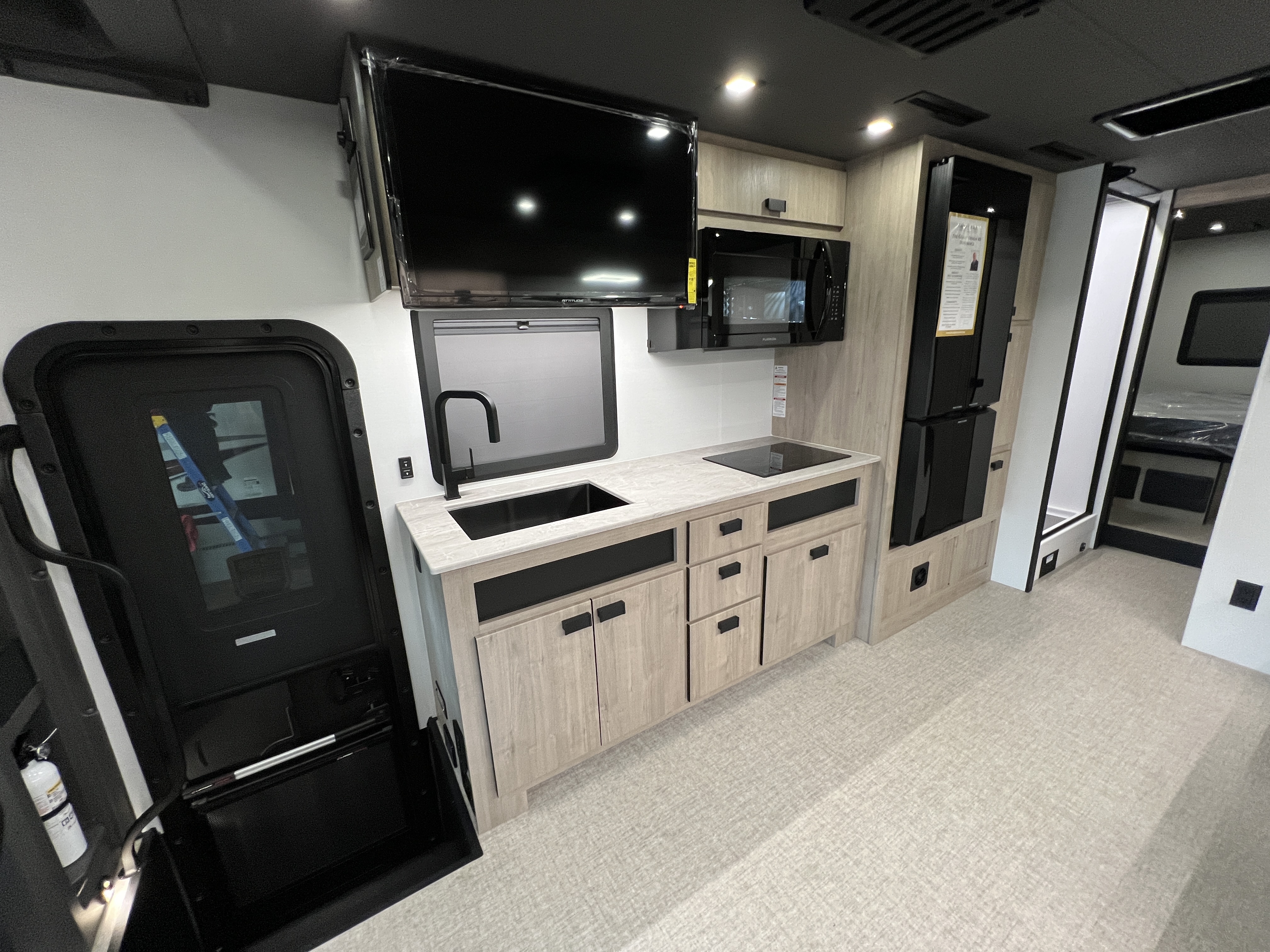 2027 Grand Design LINEAGE SERIES E 30DC - Image 17