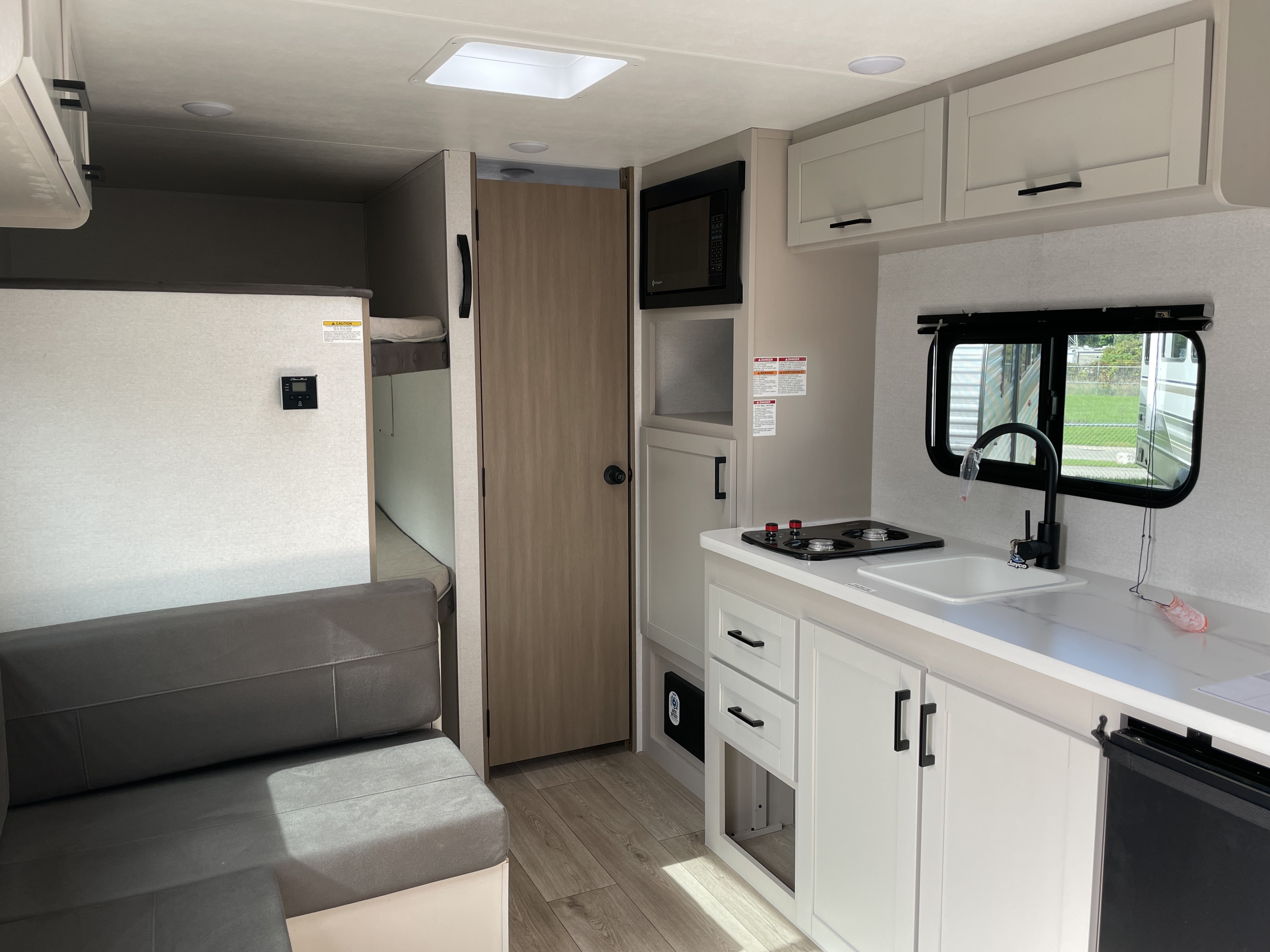 2027 Jayco Jay Flight SLX 172DB - Image 7