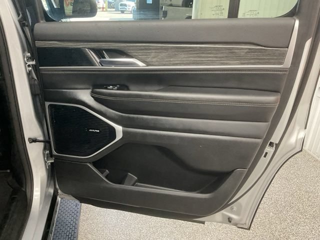 2022 Jeep Wagoneer Utility 4D Series II 4WD - Image 32