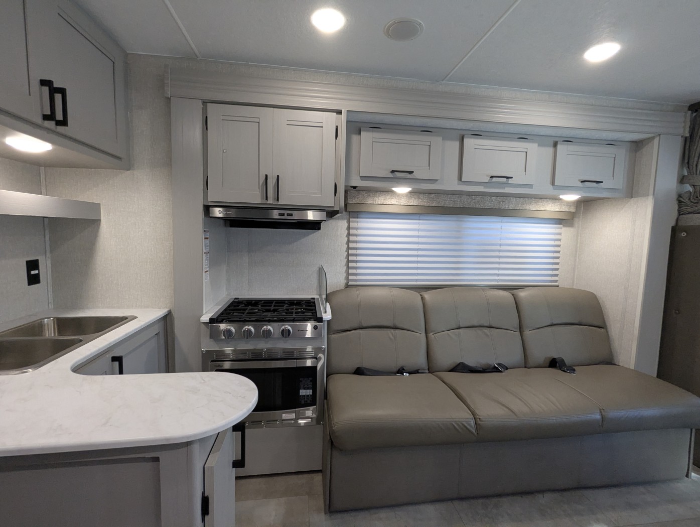 2025 Coachmen Leprechaun 260QB - Ford E-450 - Image 18