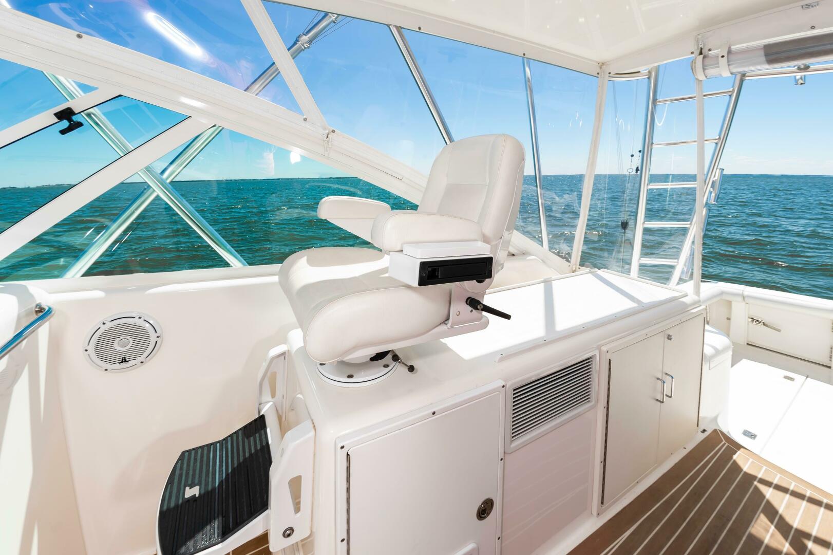 2008 Cabo 40 Express - Image 25