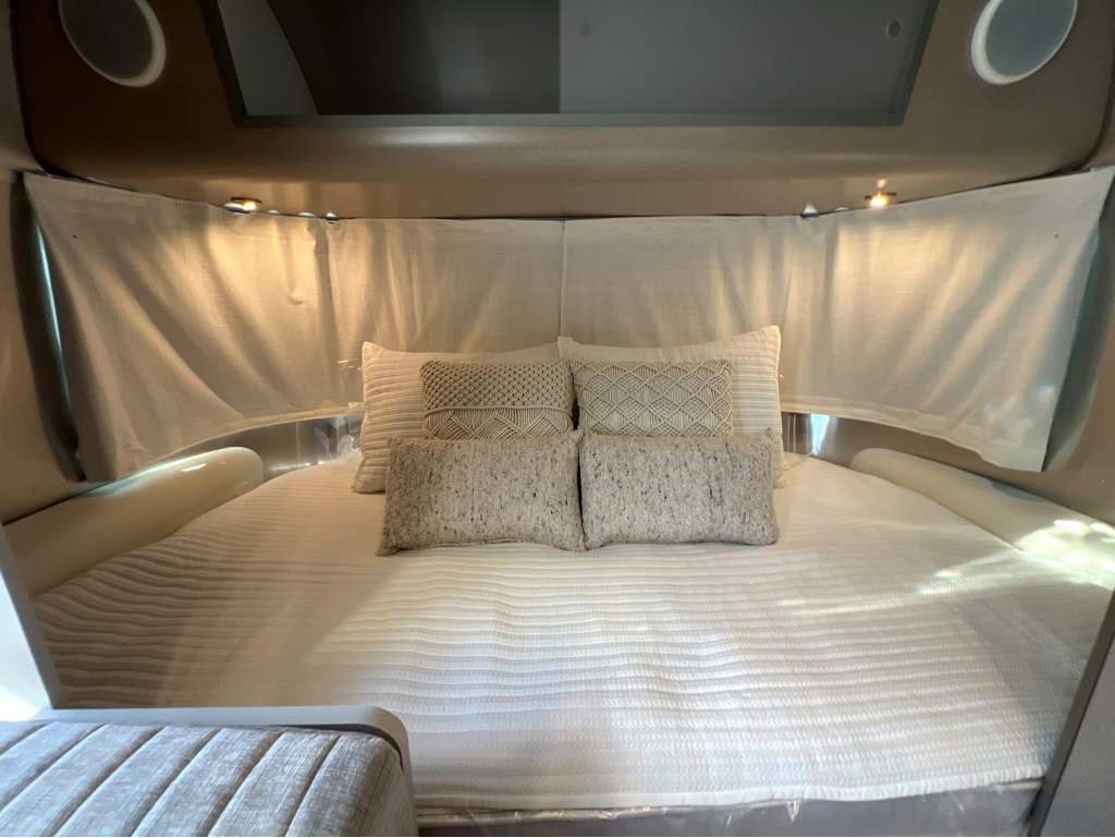 2026 AIRSTREAM CARAVEL 20FB - Image 21
