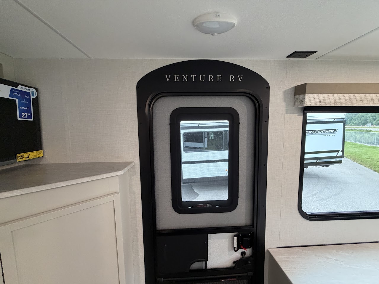 2027 VENTURE RV STRATUS 282VFD - Image 45