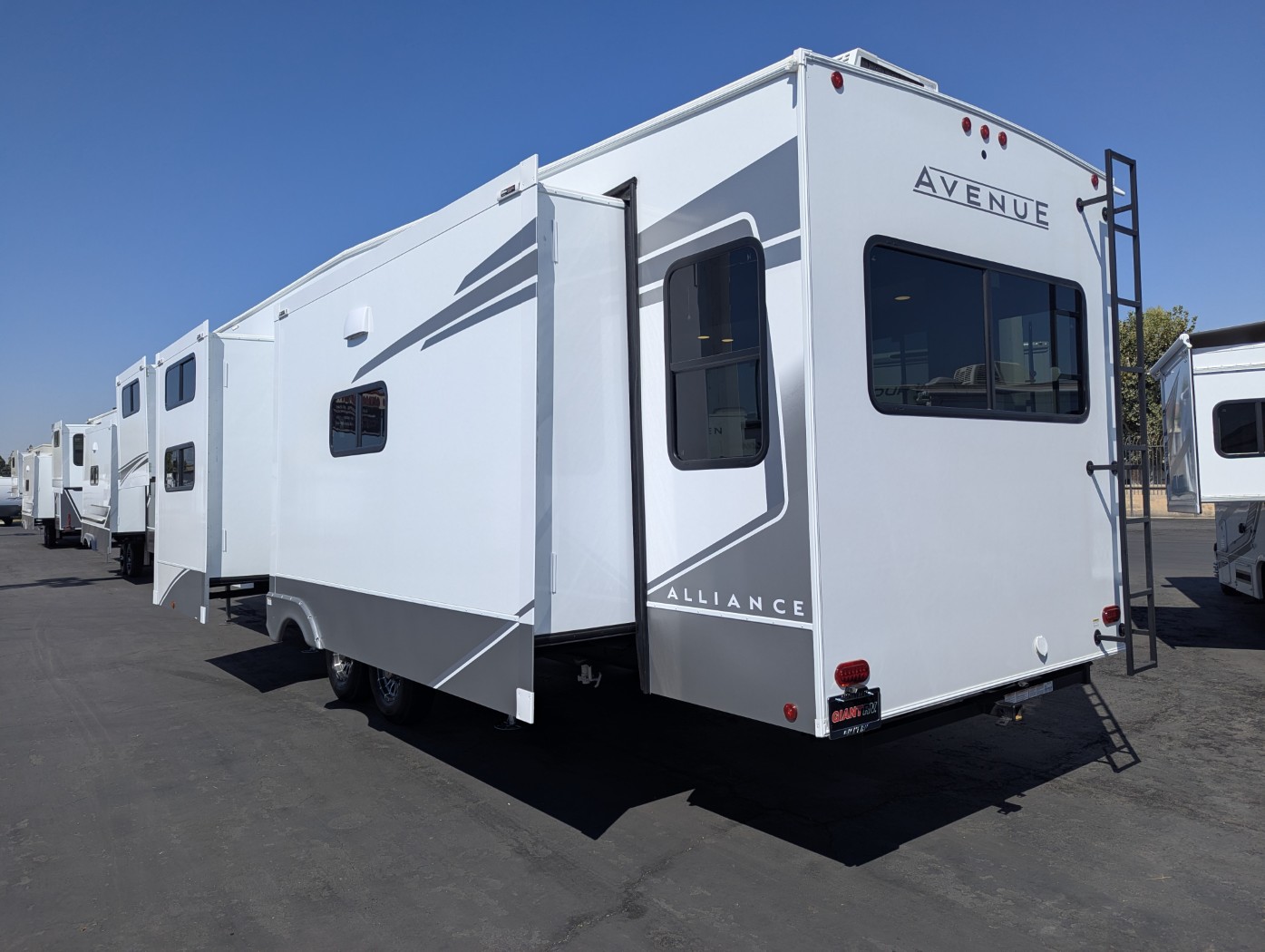 2026 Alliance RV Avenue 39MBR - Image 4