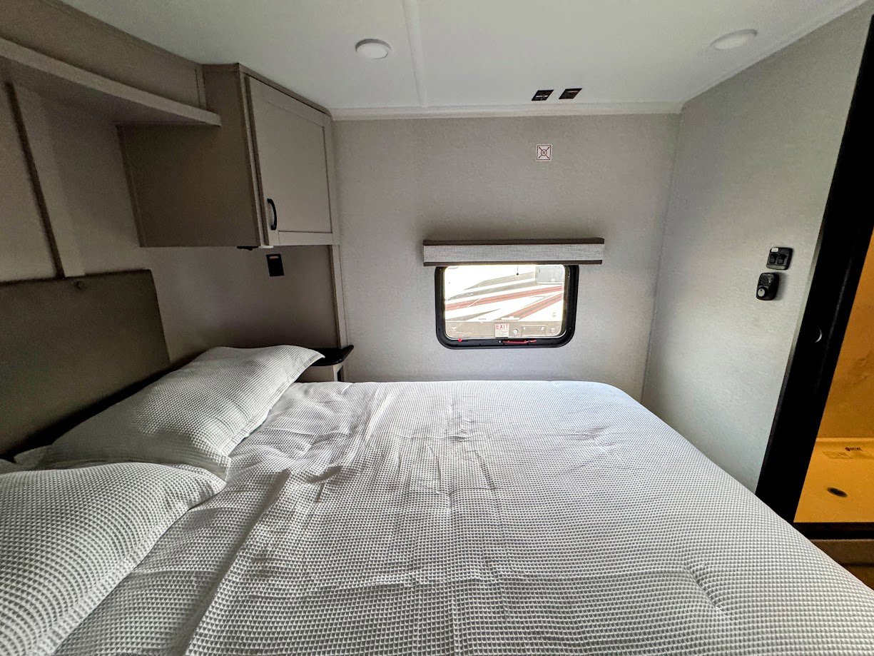 2026 JAYCO SEISMIC 413 - Image 42